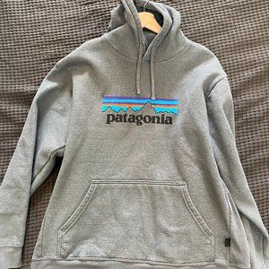Patagonia P-6 Logo Uprisal Hoodie in Men's XXL gray